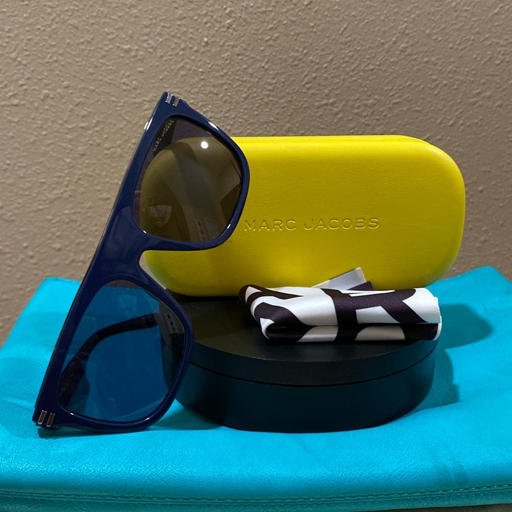 NWOT Marc Jacobs sunglasses 😎 Full inclusion 💙